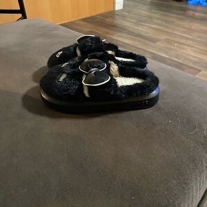 Source Unknown Black Plush Slippers with Bow